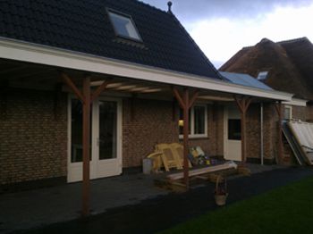 Veranda aan woning