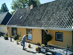 Nieuwe bakgoot en verfraaiing woning